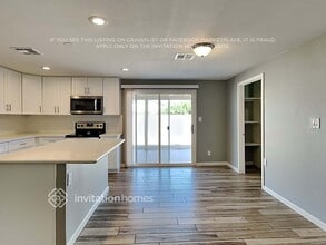 14430 N 41st Ct in Phoenix, AZ - Foto de edificio - Building Photo