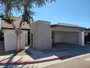 2401 W Avalon Dr in Phoenix, AZ - Foto de edificio - Building Photo