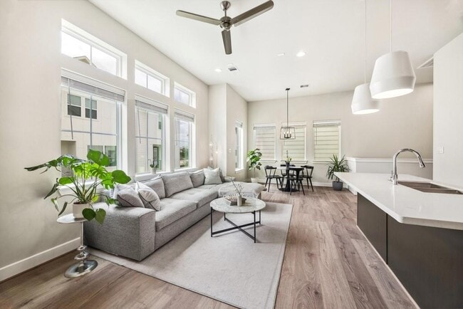 6310 Brighton Oaks Ln in Houston, TX - Building Photo - Building Photo
