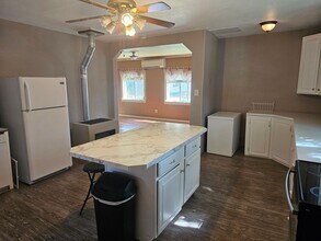 1703 V Ave in La Grande, OR - Building Photo - Building Photo