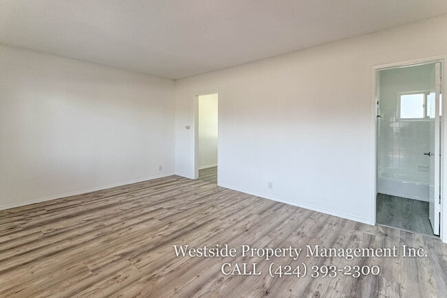 1731 Pico Blvd in Santa Monica, CA - Foto de edificio - Building Photo