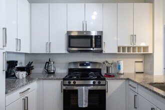 75 Tresser Blvd in Stamford, CT - Building Photo - Building Photo
