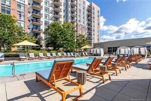 111 Towne St in Stamford, CT - Building Photo