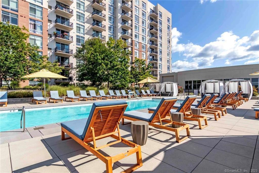 111 Towne St in Stamford, CT - Building Photo