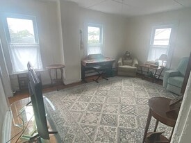 114 Main St, Unit Apt 2W in Sayville, NY - Building Photo