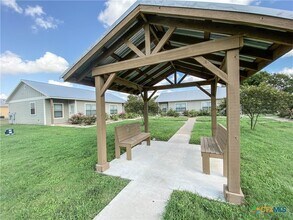 1102 W 16th St in Cameron, TX - Foto de edificio - Building Photo