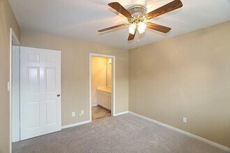 2105 Spyglass Dr in League City, TX - Building Photo - Building Photo