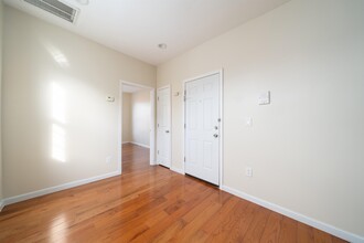 169 COLUMBUS Dr-Unit -4R in Jersey City, NJ - Building Photo - Building Photo