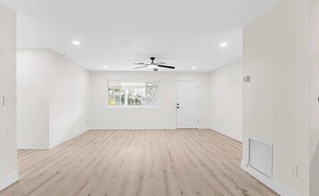 420 Cinnamon Dr in Satellite Beach, FL - Foto de edificio - Building Photo