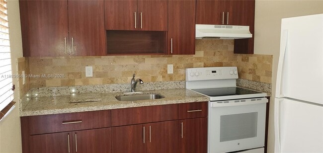 1740 NE 148th St in Miami, FL - Building Photo - Building Photo