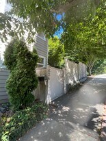 5636 NE 61st St in Seattle, WA - Building Photo