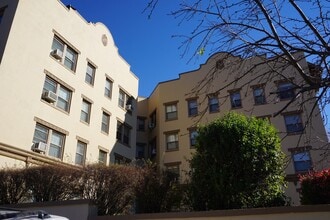 Alhambra in Omaha, NE - Building Photo - Building Photo