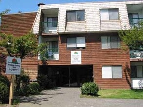 Sunset Park Apartments in Burnaby, BC - Building Photo - Building Photo