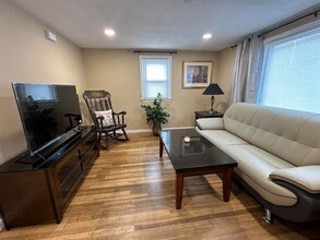 4 Lorraine Ave in Pelham, NH - Building Photo - Building Photo