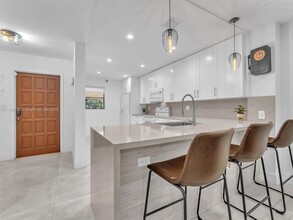4006 Estepona Ave in Doral, FL - Building Photo - Building Photo