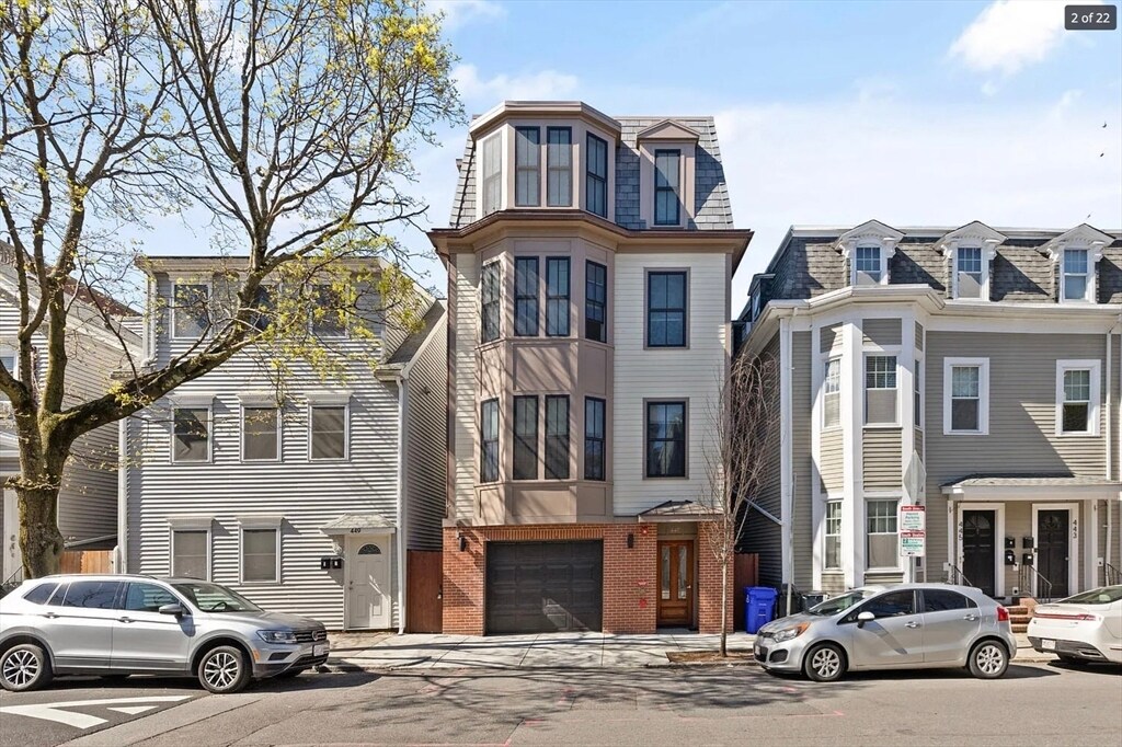 447 W 4th St, Unit 2 in Boston, MA - Building Photo