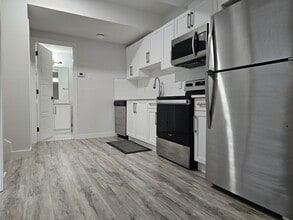 9420 Colak Ln SW in Edmonton, AB - Building Photo - Building Photo