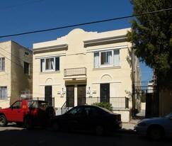4705 Willow Brook Ave in Los Angeles, CA - Building Photo