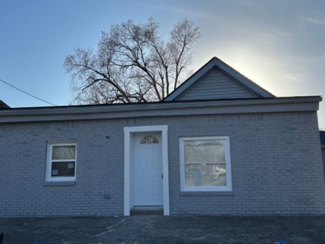 811 W 8th St in New Albany, IN - Foto de edificio - Building Photo