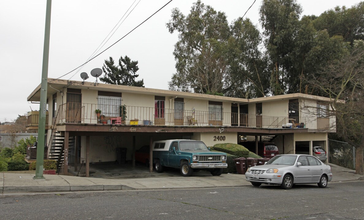 2400 34th Ave in Oakland, CA - Foto de edificio