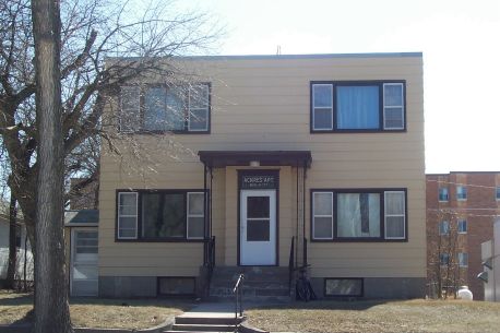 610 4th St NE in Devils Lake, ND - Building Photo