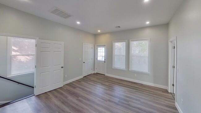 23 Oakwood St