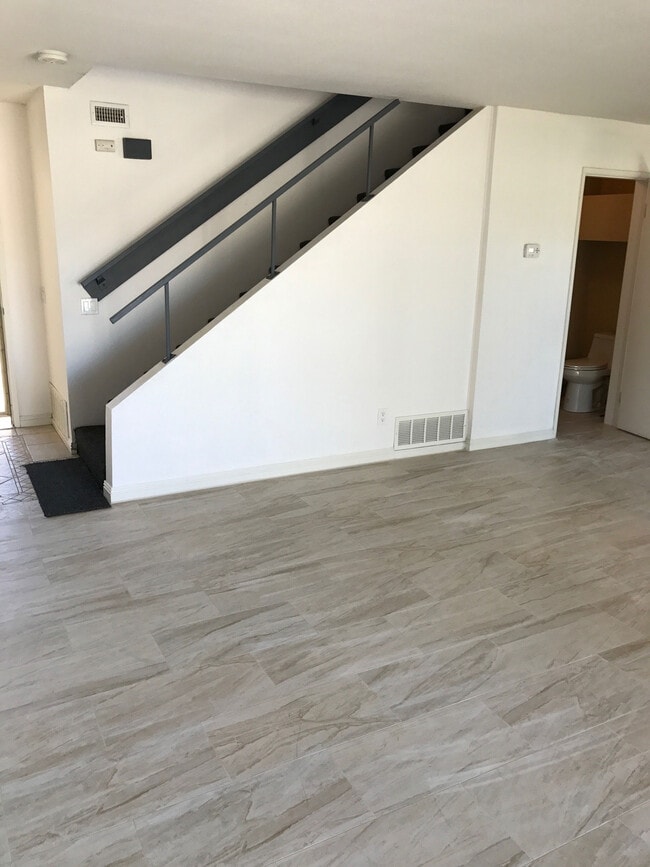 33550 Rancho Vista Dr, Unit # B in Cathedral City, CA - Building Photo - Building Photo