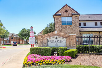 Cedar Point Townhomes in Mansfield, TX - Foto de edificio - Building Photo