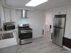 35600 Union Lake Rd-Unit -A in Harrison Township, MI - Building Photo - Building Photo
