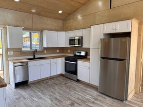 1149 Virginia Lynn Wy in Homer, AK - Building Photo - Building Photo