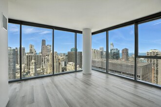83 E Wacker Pl in Chicago, IL - Building Photo - Building Photo