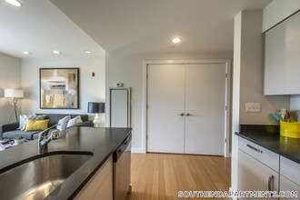 601 Albany St in Boston, MA - Building Photo - Building Photo