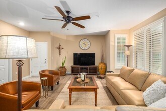 2425 W Bronco Butte Trl in Phoenix, AZ - Foto de edificio - Building Photo