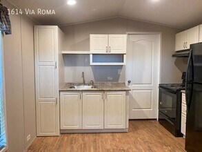 1614 Via Roma Dr in Memphis, TN - Building Photo - Building Photo