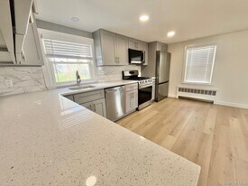 237 Woodland Ave in Yonkers, NY - Building Photo