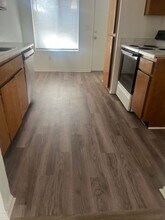 4424 White Ln in Bakersfield, CA - Building Photo - Building Photo