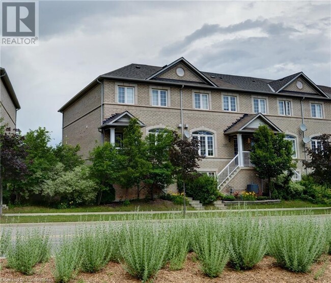 2313 Sutton Dr in Burlington, ON - Building Photo - Building Photo