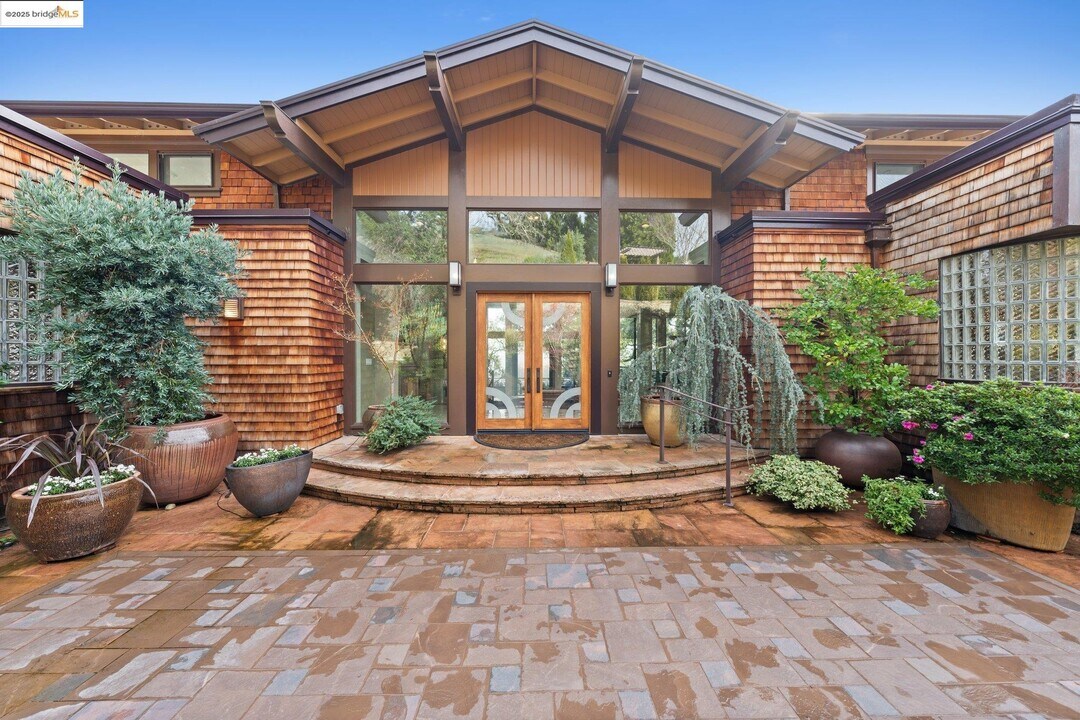 4110 Happy Valley Rd in Lafayette, CA - Building Photo