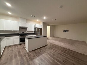 8228 Kossum Wy in Elk Grove, CA - Building Photo - Building Photo