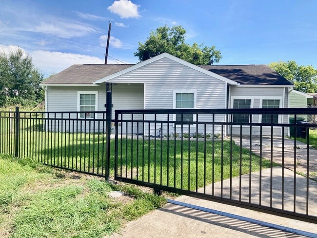property at 6103 Sherwood Dr