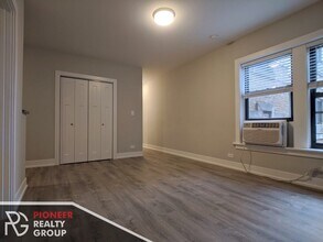 711 W Brompton Ave, Unit 705-19 in Chicago, IL - Building Photo - Building Photo