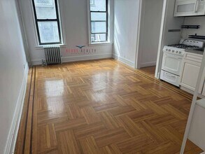 25-02 Steinway St in Queens, NY - Building Photo - Building Photo