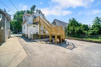 355 N Hickory St-Unit -1 in Joliet, IL - Building Photo - Building Photo