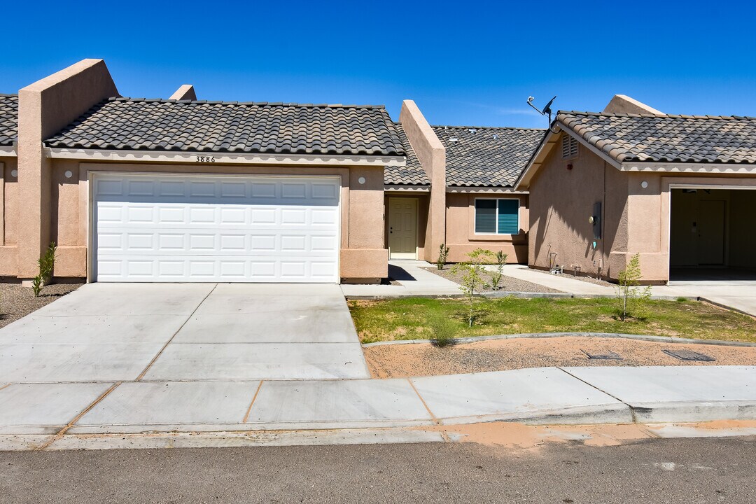 3886 S Brianna Dr in Yuma, AZ - Building Photo