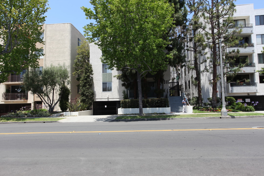 311 Montana Avenue in Santa Monica, CA - Foto de edificio