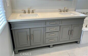 10000 Reseda Blvd in Los Angeles, CA - Building Photo - Building Photo