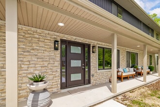 7598 Lake Park Rd in Ira, MI - Foto de edificio - Building Photo