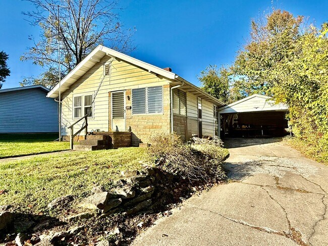 property at 1222 S Fess Ave