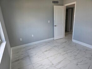 6575 W 4th Ave, Unit West Property 507 in Hialeah, FL - Building Photo - Building Photo