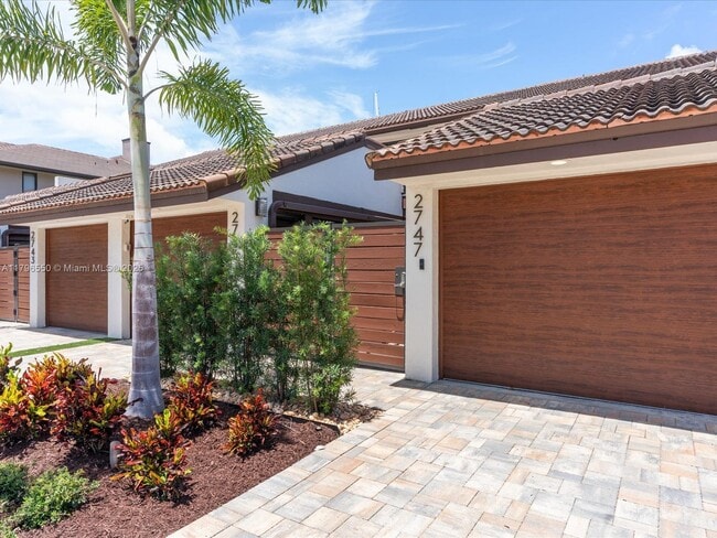 2747 NE 14th St in Fort Lauderdale, FL - Foto de edificio - Building Photo